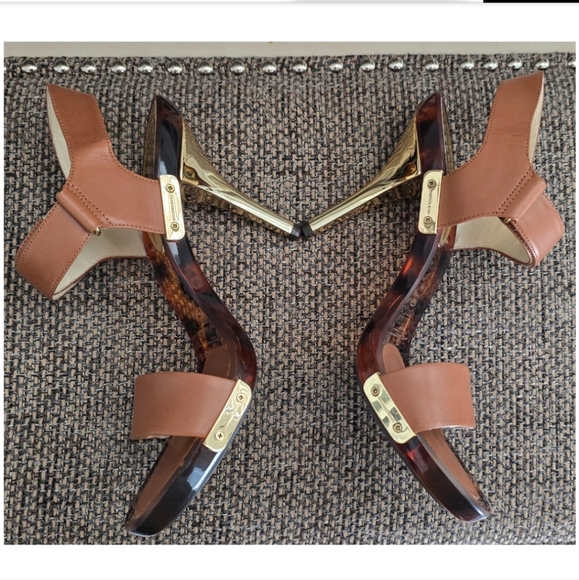 New 🐆 Michael Kor New Lani Sandal BrownLeather w/ Gold Emblems and Heel Size 10 - Picture 10 of 16